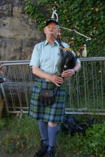 Ronnie the Piper